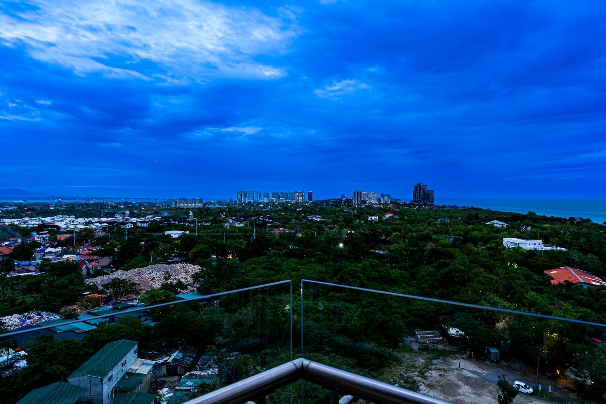 Appartamento 14Dc Tambuli Seaside Living Lapu-Lapu City Esterno foto