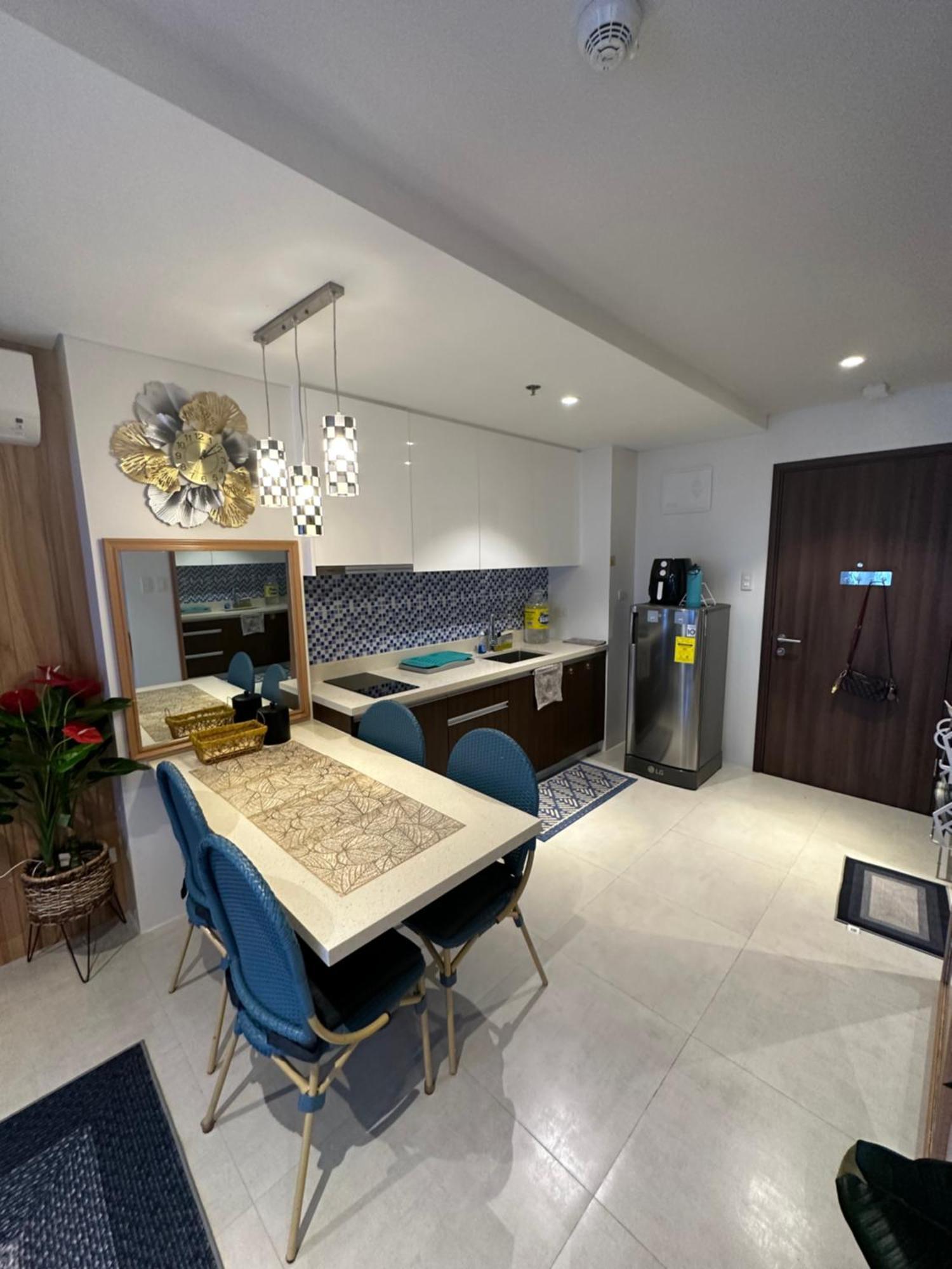 Appartamento 14Dc Tambuli Seaside Living Lapu-Lapu City Esterno foto